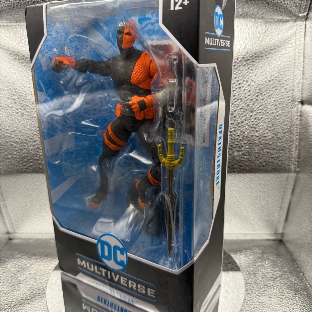 7” Deathstroke Action Figure with Sword, Card, and Stand by McFarlane Toys - Picture 6 of 8
